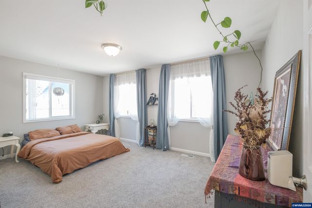 901 W Vine St, Lebanon, OR 97355