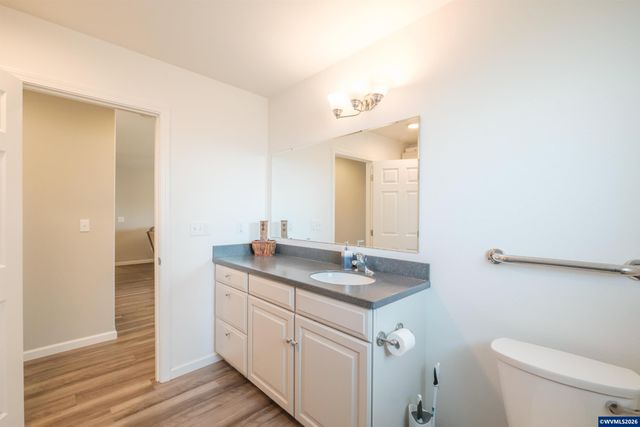 901 W Vine St, Lebanon, OR 97355