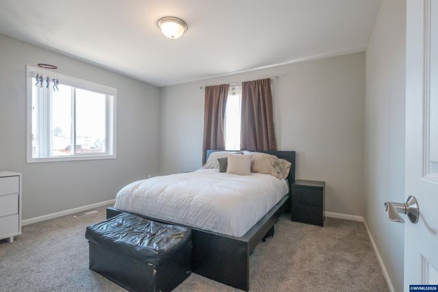 901 W Vine St, Lebanon, OR 97355