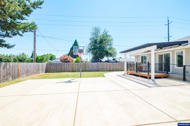 901 W Vine St, Lebanon, OR 97355