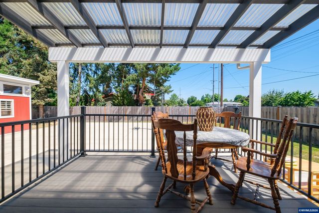 901 W Vine St, Lebanon, OR 97355