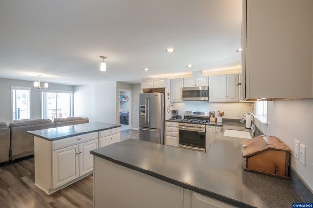 901 W Vine St, Lebanon, OR 97355