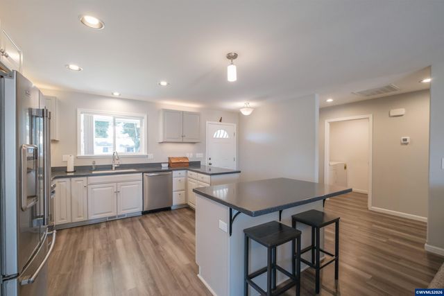 901 W Vine St, Lebanon, OR 97355