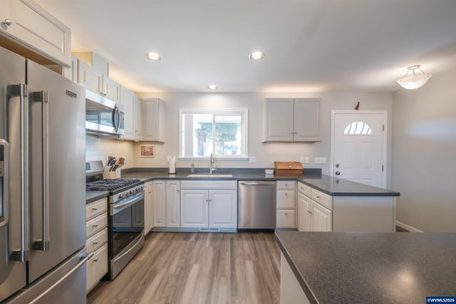 901 W Vine St, Lebanon, OR 97355