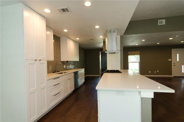 2007 Teakwood DR, Austin, TX 78757
