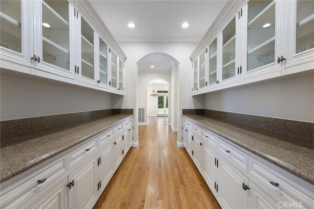 5512 Villawood, Calabasas, CA 91302