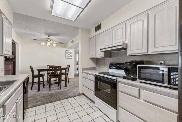 11034 W CRESTBROOK Drive, Sun City, AZ 85351