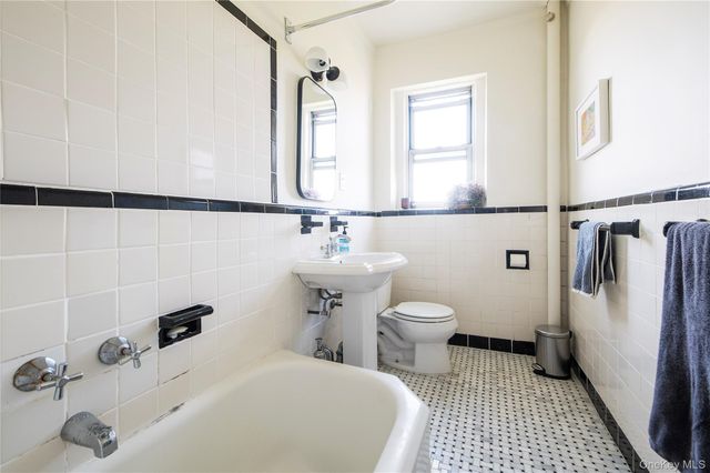 86-10 34th Avenue 613, Jackson Heights, NY 11372