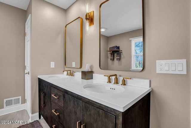 10 Judy Road, Eatontown, NJ 07724