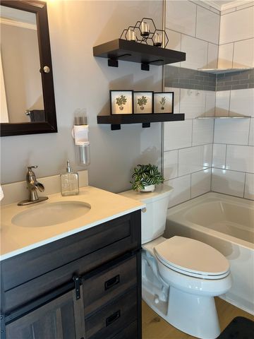 380 Northgate Dr E, Washington Twp, PA 15613