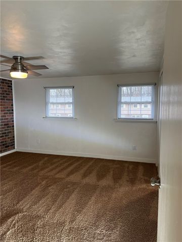 380 Northgate Dr E, Washington Twp, PA 15613