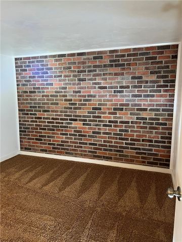 380 Northgate Dr E, Washington Twp, PA 15613