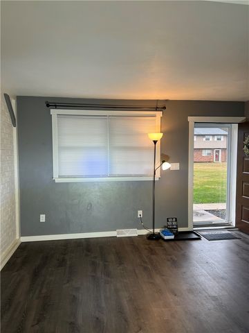 380 Northgate Dr E, Washington Twp, PA 15613