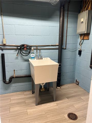 380 Northgate Dr E, Washington Twp, PA 15613