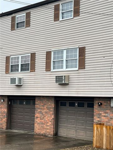 380 Northgate Dr E, Washington Twp, PA 15613