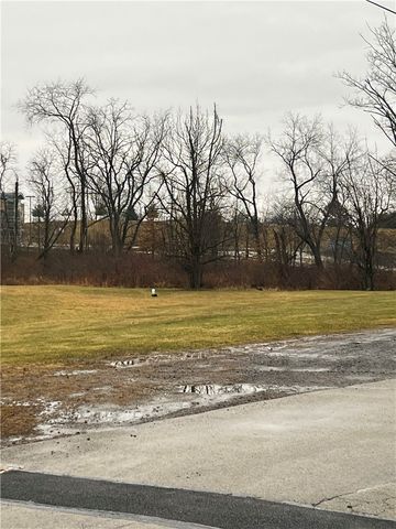 380 Northgate Dr E, Washington Twp, PA 15613