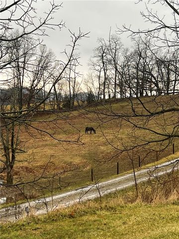 380 Northgate Dr E, Washington Twp, PA 15613