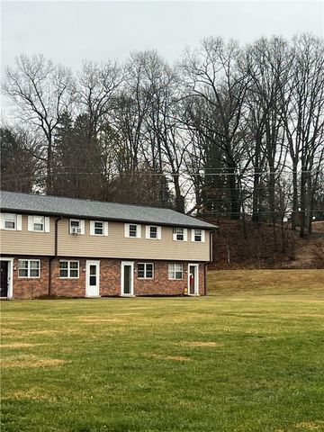 380 Northgate Dr E, Washington Twp, PA 15613