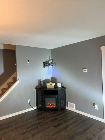 380 Northgate Dr E, Washington Twp, PA 15613