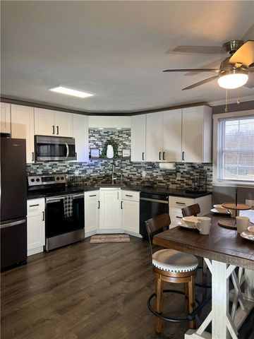 380 Northgate Dr E, Washington Twp, PA 15613