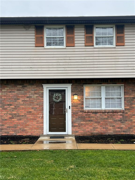 380 Northgate Dr E, Washington Twp, PA 15613