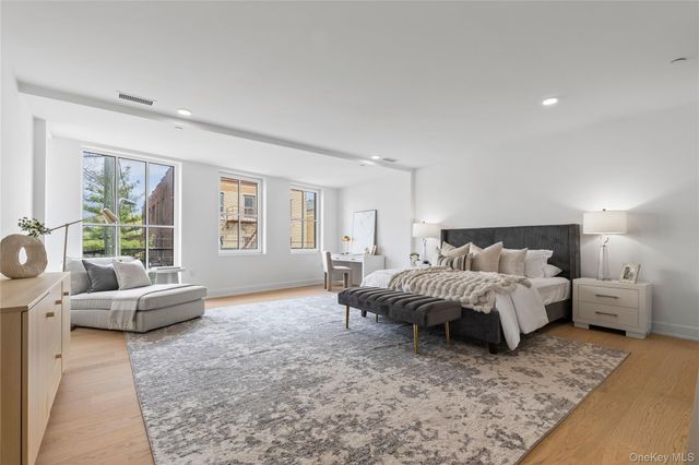 33 Calvert Street TH13, Harrison, NY 10528