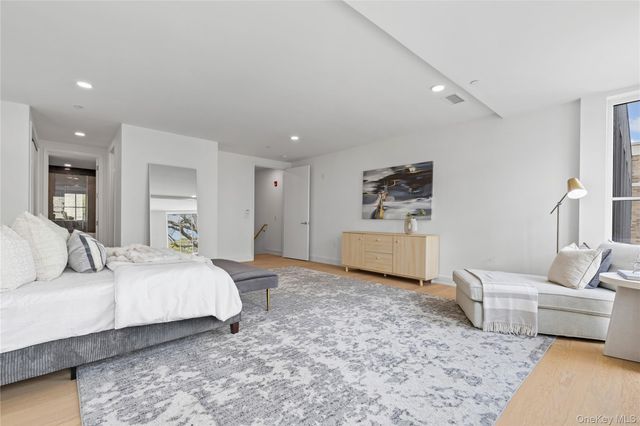 33 Calvert Street TH13, Harrison, NY 10528