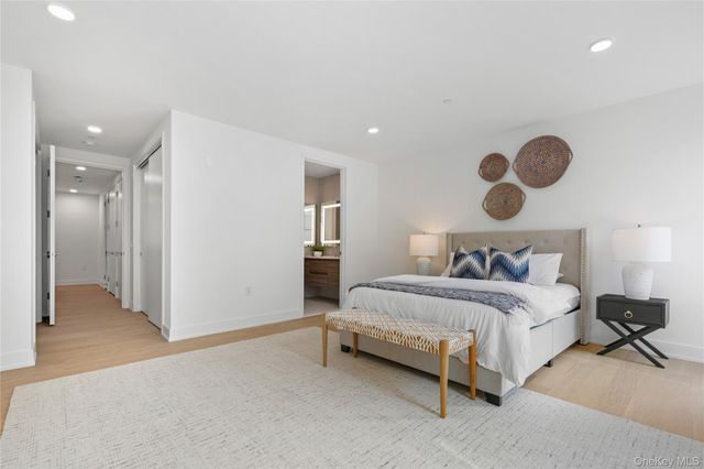 33 Calvert Street TH13, Harrison, NY 10528