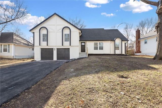 1421 E Stagecoach Drive, Olathe, KS 66062