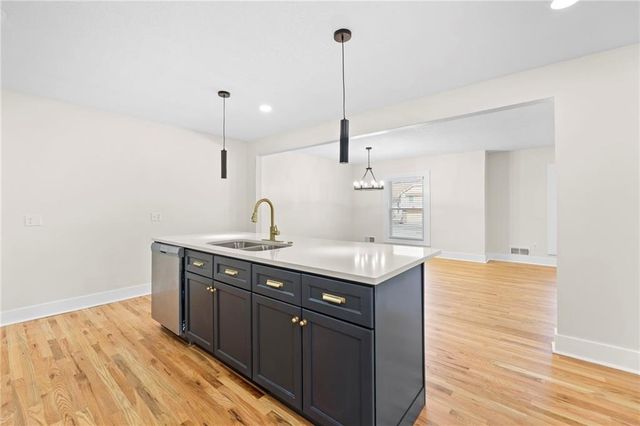 1421 E Stagecoach Drive, Olathe, KS 66062