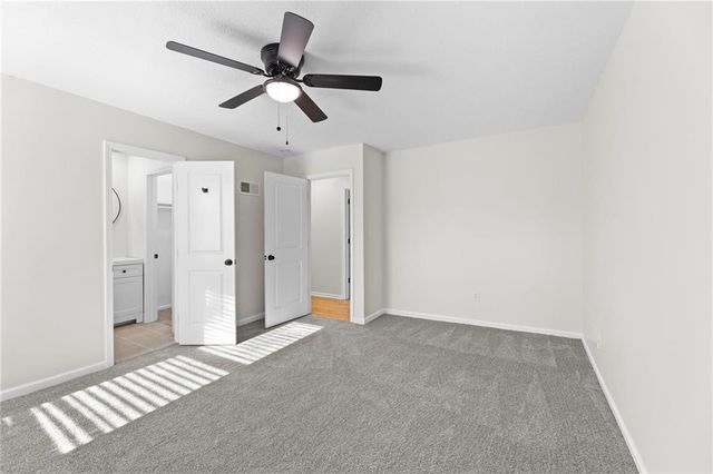 1421 E Stagecoach Drive, Olathe, KS 66062