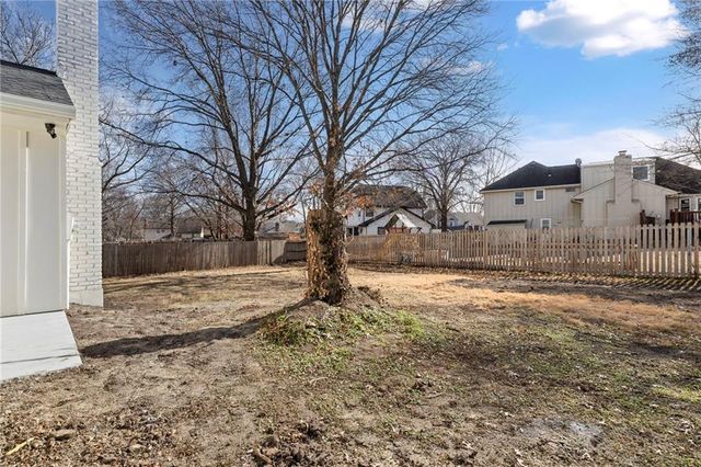 1421 E Stagecoach Drive, Olathe, KS 66062