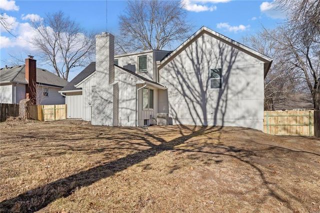 1421 E Stagecoach Drive, Olathe, KS 66062