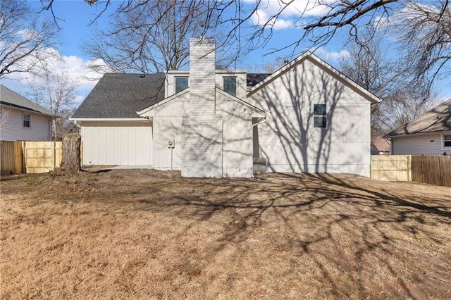 1421 E Stagecoach Drive, Olathe, KS 66062