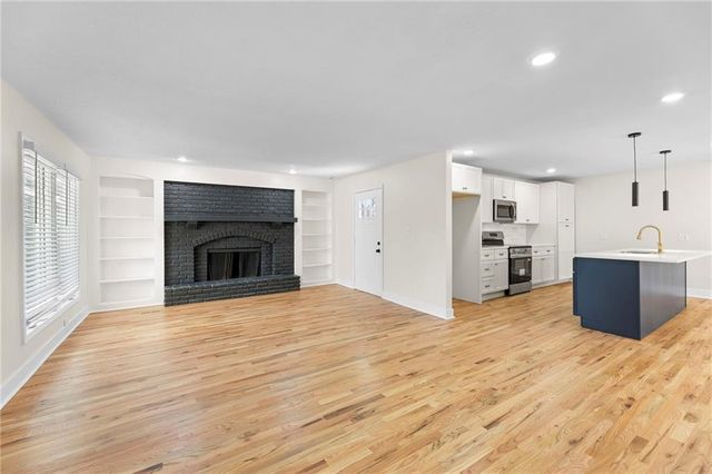 1421 E Stagecoach Drive, Olathe, KS 66062