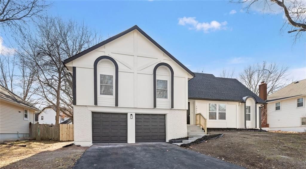 1421 E Stagecoach Drive, Olathe, KS 66062