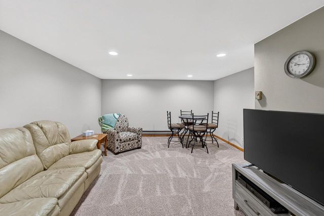 207 N Brookwood Drive, Mount Horeb, WI 53572