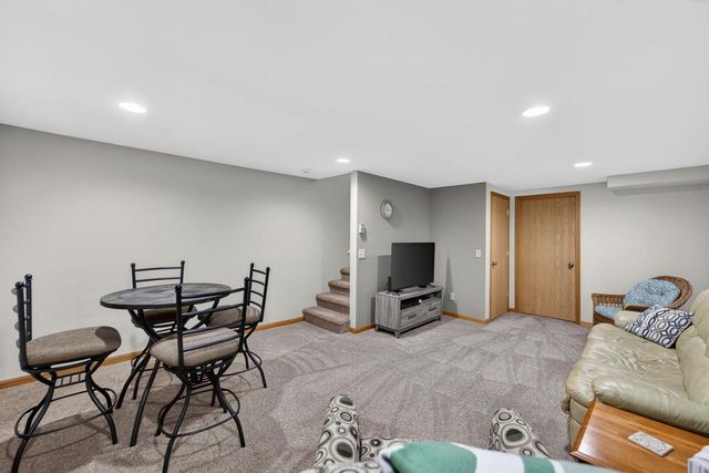207 N Brookwood Drive, Mount Horeb, WI 53572