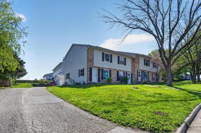 207 N Brookwood Drive, Mount Horeb, WI 53572