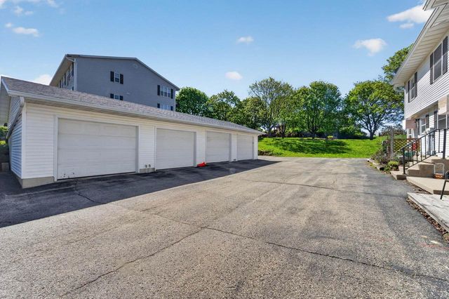 207 N Brookwood Drive, Mount Horeb, WI 53572