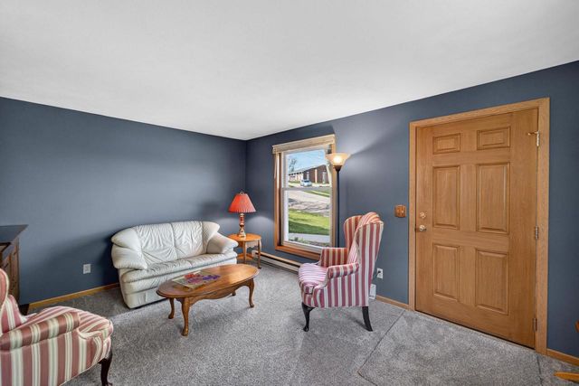 207 N Brookwood Drive, Mount Horeb, WI 53572