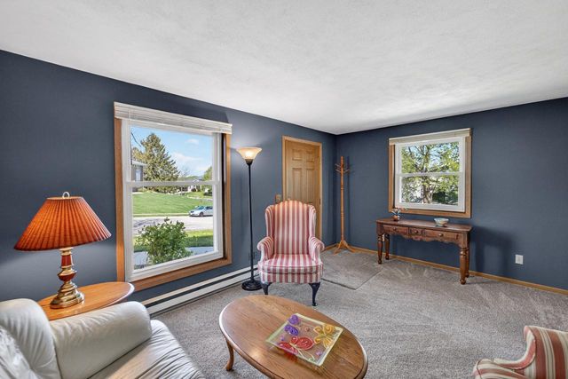 207 N Brookwood Drive, Mount Horeb, WI 53572