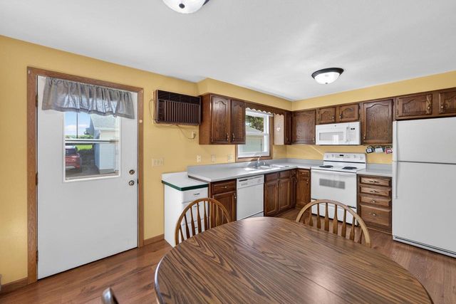 207 N Brookwood Drive, Mount Horeb, WI 53572