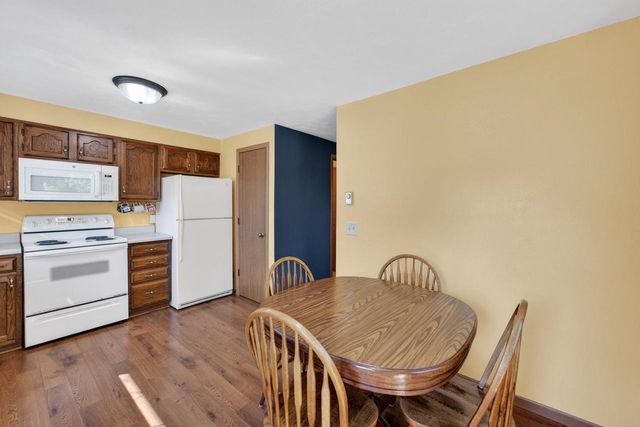 207 N Brookwood Drive, Mount Horeb, WI 53572
