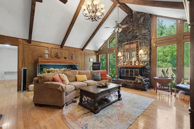 135 Creekside Drive, Double Oak, TX 75077