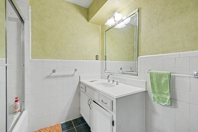 135 Creekside Drive, Double Oak, TX 75077
