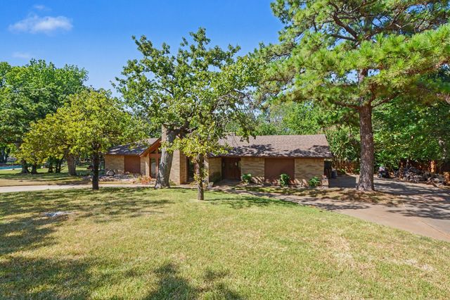 135 Creekside Drive, Double Oak, TX 75077