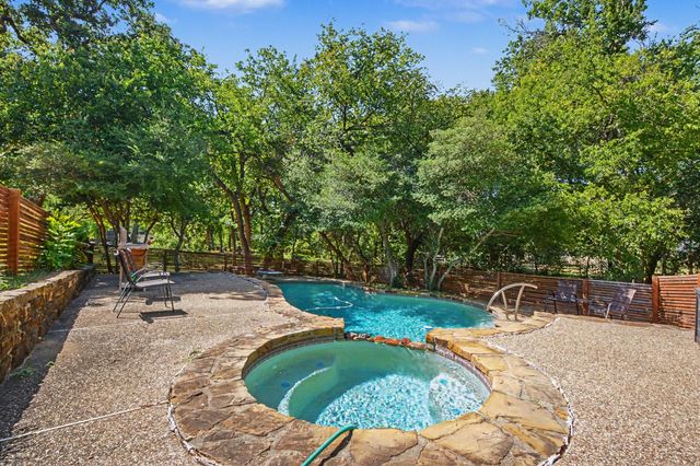 135 Creekside Drive, Double Oak, TX 75077