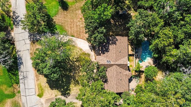 135 Creekside Drive, Double Oak, TX 75077