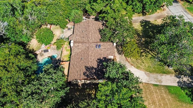 135 Creekside Drive, Double Oak, TX 75077